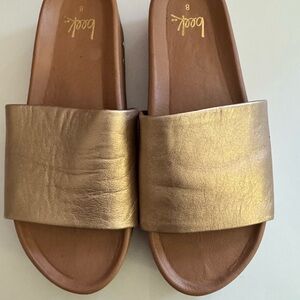 Beek Pelican Leather Platform Slides